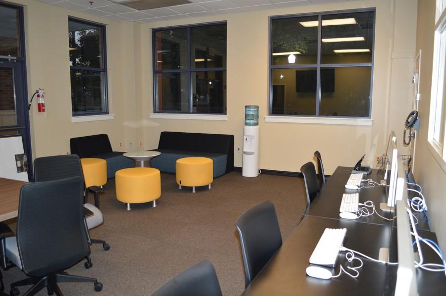 At last Wednesday’s meeting, members of Student Government were able to view their new office space for the first time since renovations began this summer. The new office is located within the Henry Student center lounge which was once meeting space and the Leadership room.