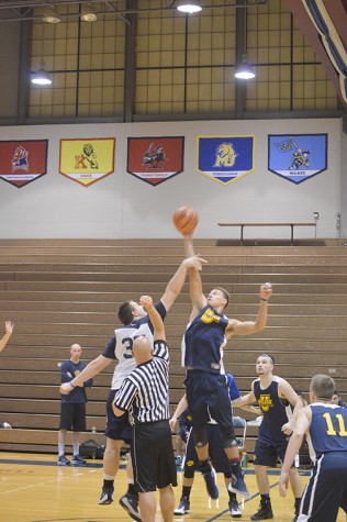 he Wilkes Men’s Basketball team tipped off the start of their season with a scrimmage this past Wednesday.