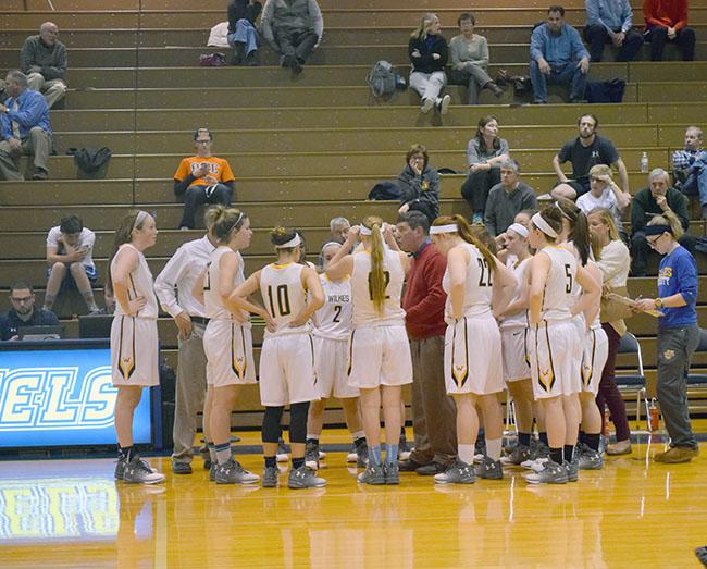 Women's basketball huddles during a timeout against Misericordia.