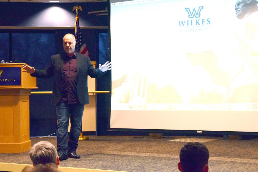 Renowned educator and pioneering activist Dr. Jackson Katz dellivered his lecture entitled “Men, Women, Sex and Violence” in the Henry Student Center Ballroom on March 27. Katz was the keynote speaker for “It’s On Us Week,” a week-long event dedicated to discussing sexual violence.