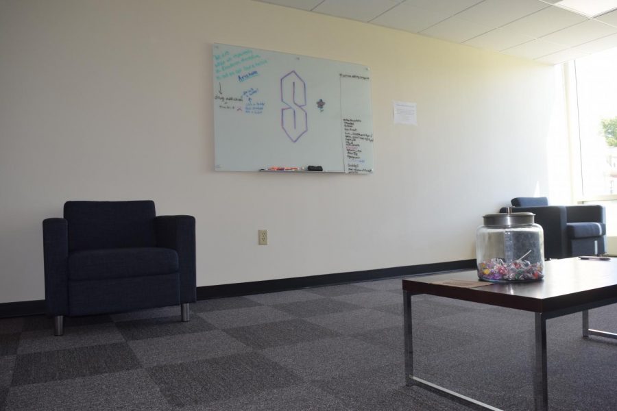 The new honors lounge has socially-distanced furniture for students, as well as a white board for students to share messages.
