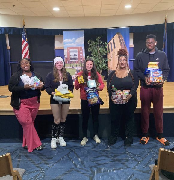 From left to right, bingo winners E Alexis, Sydney Allabaugh, Kayla Bicskei, Bri Johnson and Ud Uwawuike holding their respective prizes.