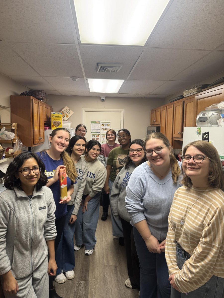 The Wilkes University Honors Program prepares pasta for the women of Ruth’s Place.

