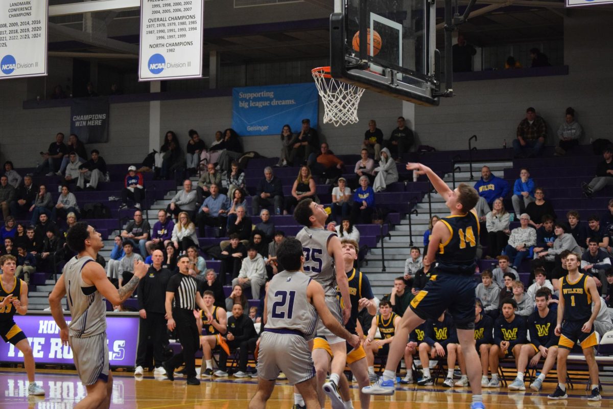 Lucas Lesko shoots the game-winning shot to down Scranton.